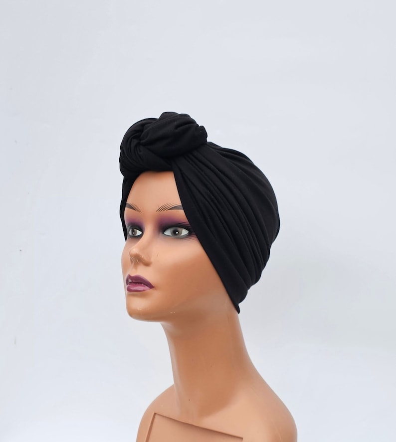 Adjustable knot pretied turban